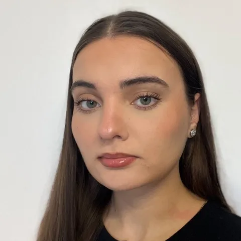 Dorina, profesoară de franceză