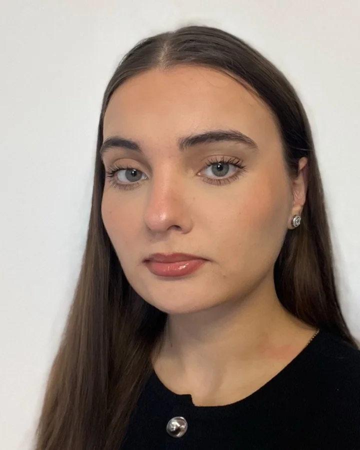 Dorina, profesoară de franceză